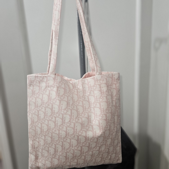 Elegant Dior Trottet VIP Pink Tote Bag - Picture 1 of 7